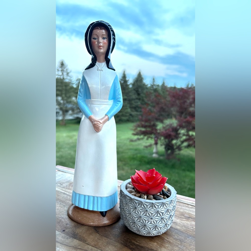 Byron Molds Amish Woman Porcelain Ceramic Statue 1974.